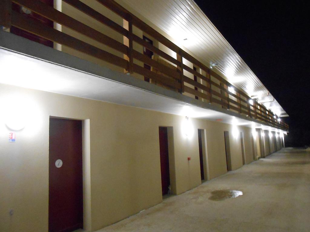 La Pause Hotell Évreux Exteriör bild