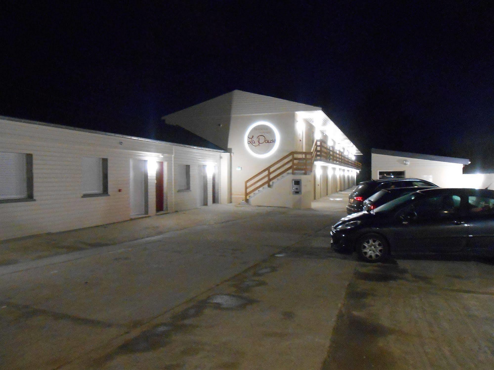 La Pause Hotell Évreux Exteriör bild