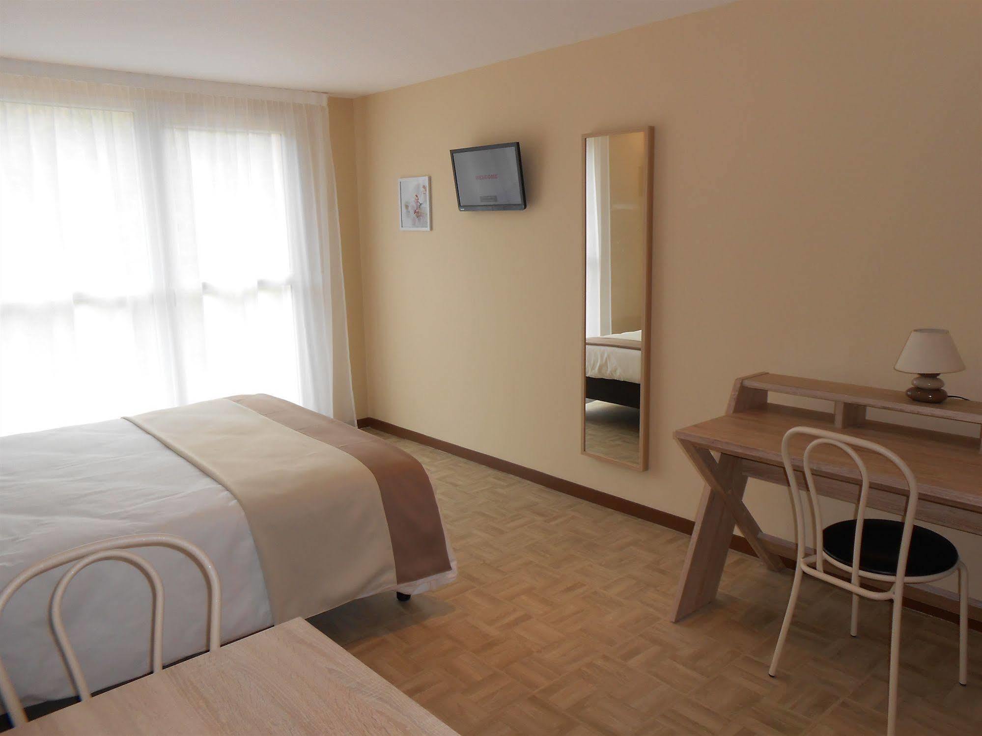 La Pause Hotell Évreux Exteriör bild