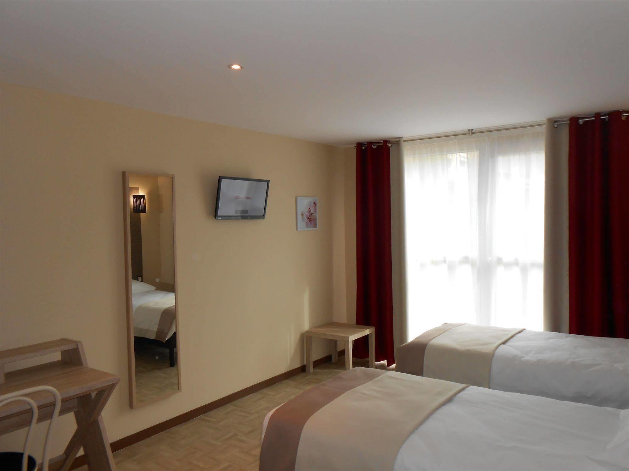 La Pause Hotell Évreux Exteriör bild