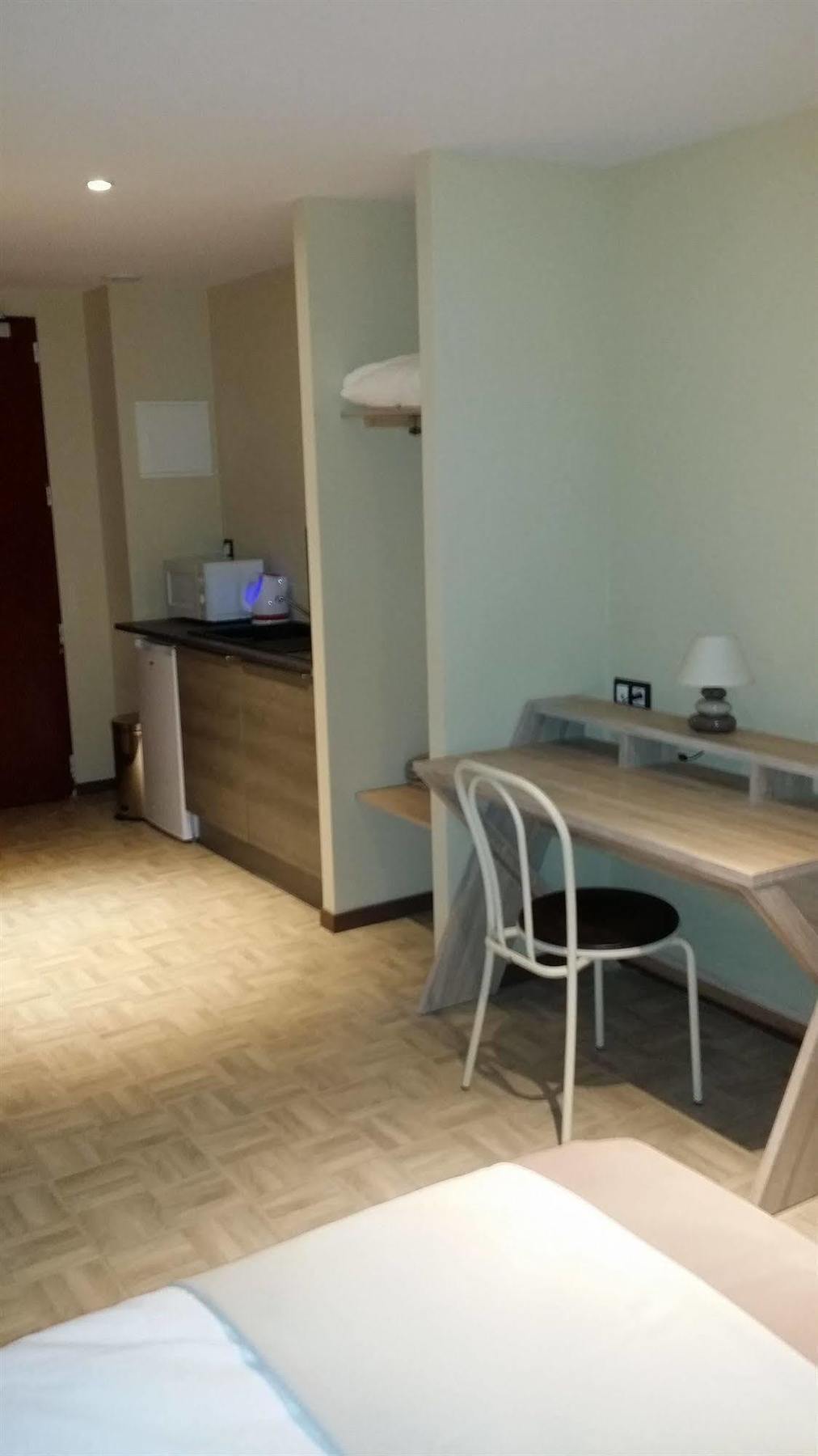 La Pause Hotell Évreux Exteriör bild