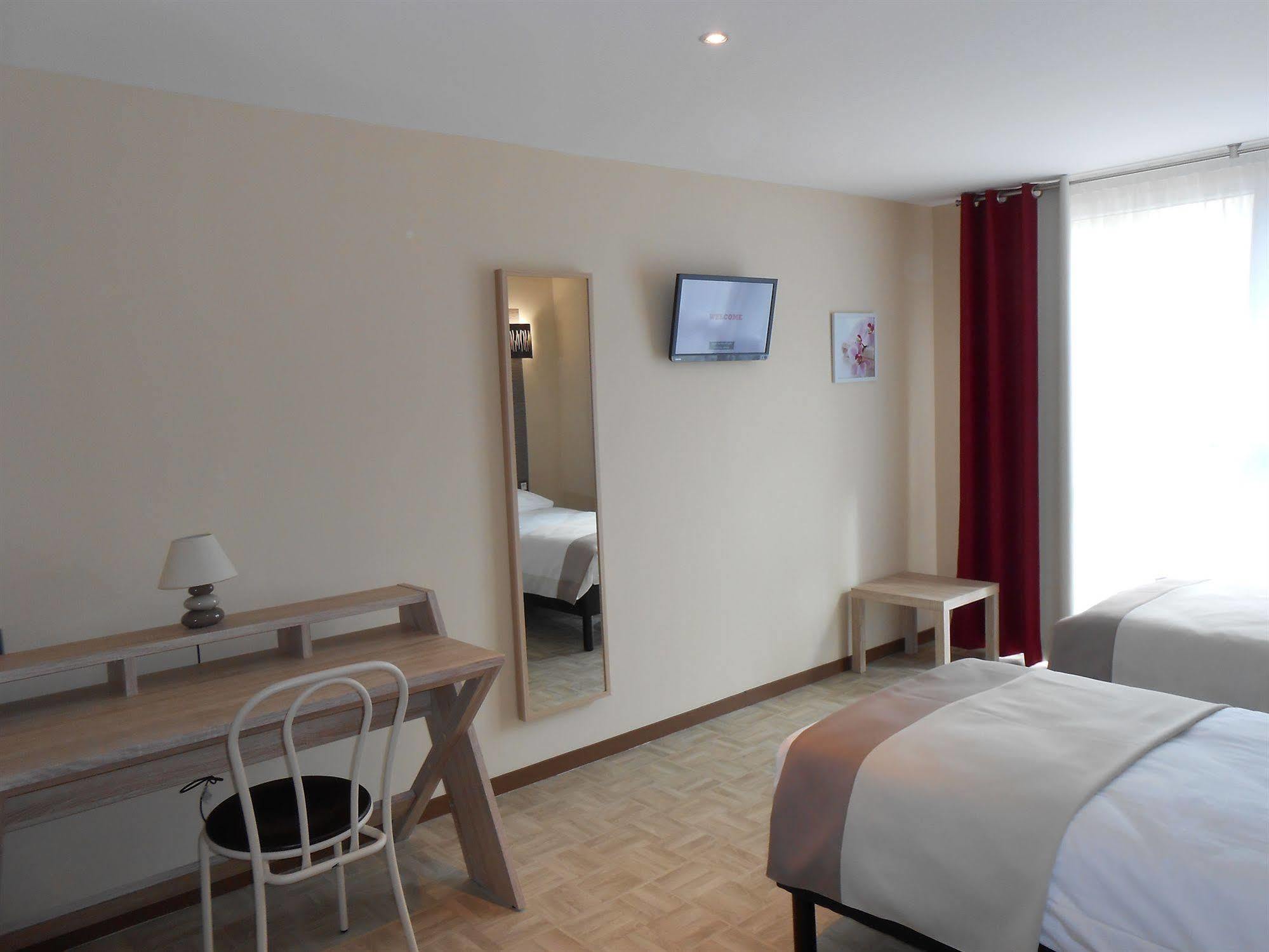 La Pause Hotell Évreux Exteriör bild